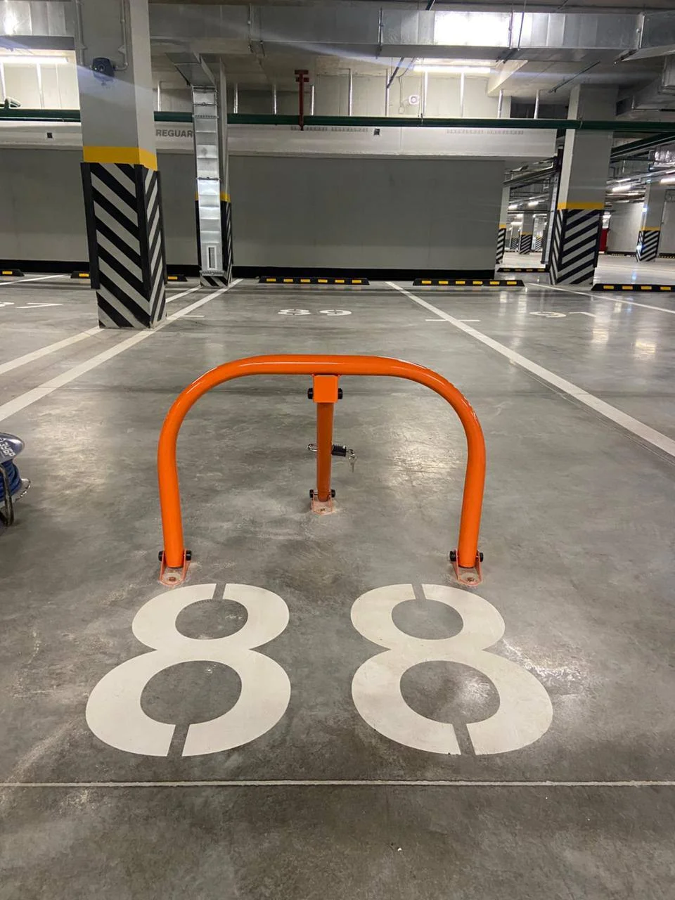 Барьеры на открытой парковке