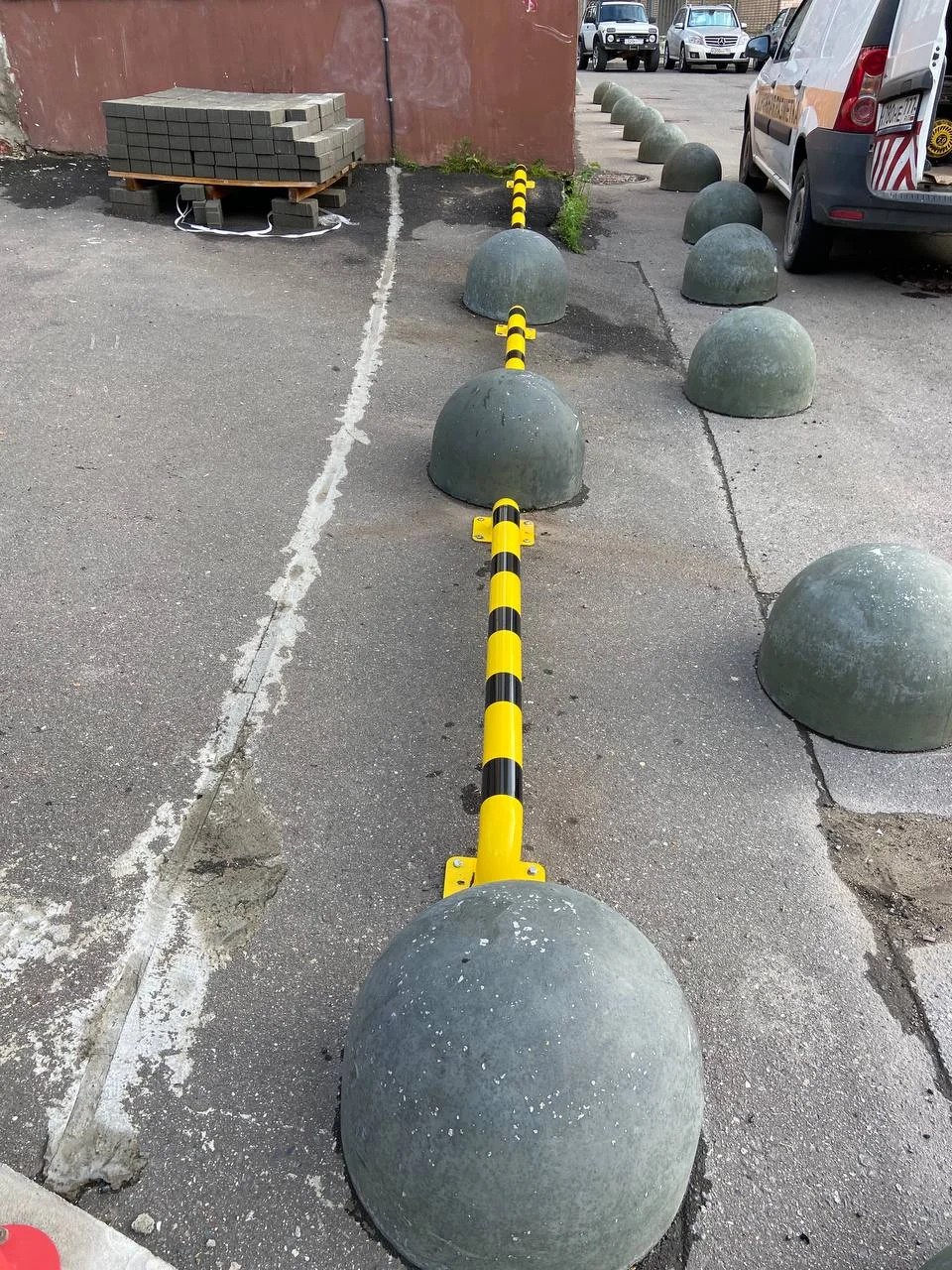 Столбик с цепью